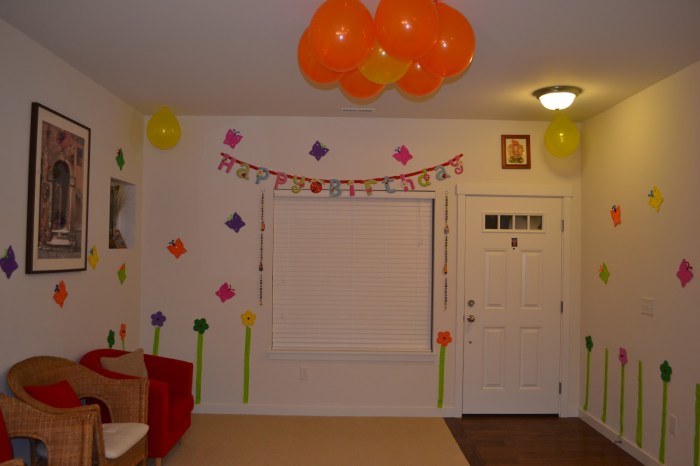 How to decorate a small party room