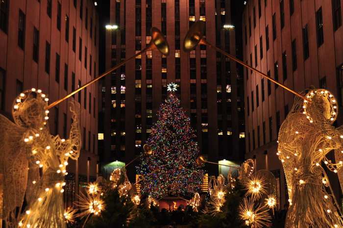 Christmas manhattan tree bloomberg trees lexington nyc merry 59th tower lights building