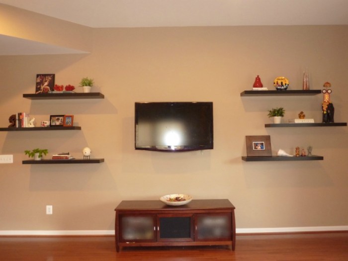 How to decorate floating shelves living room